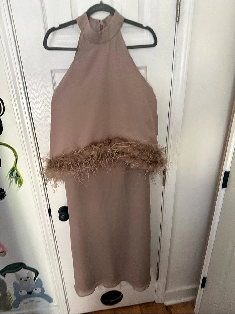 SHIRES Chiffon Sheath/Column High Neck Floor-Length Cocktail Dress with Feather